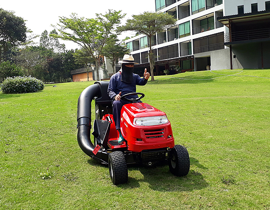 จัดส่งรถตัดหญ้านั่งขับ รร.หรรษา